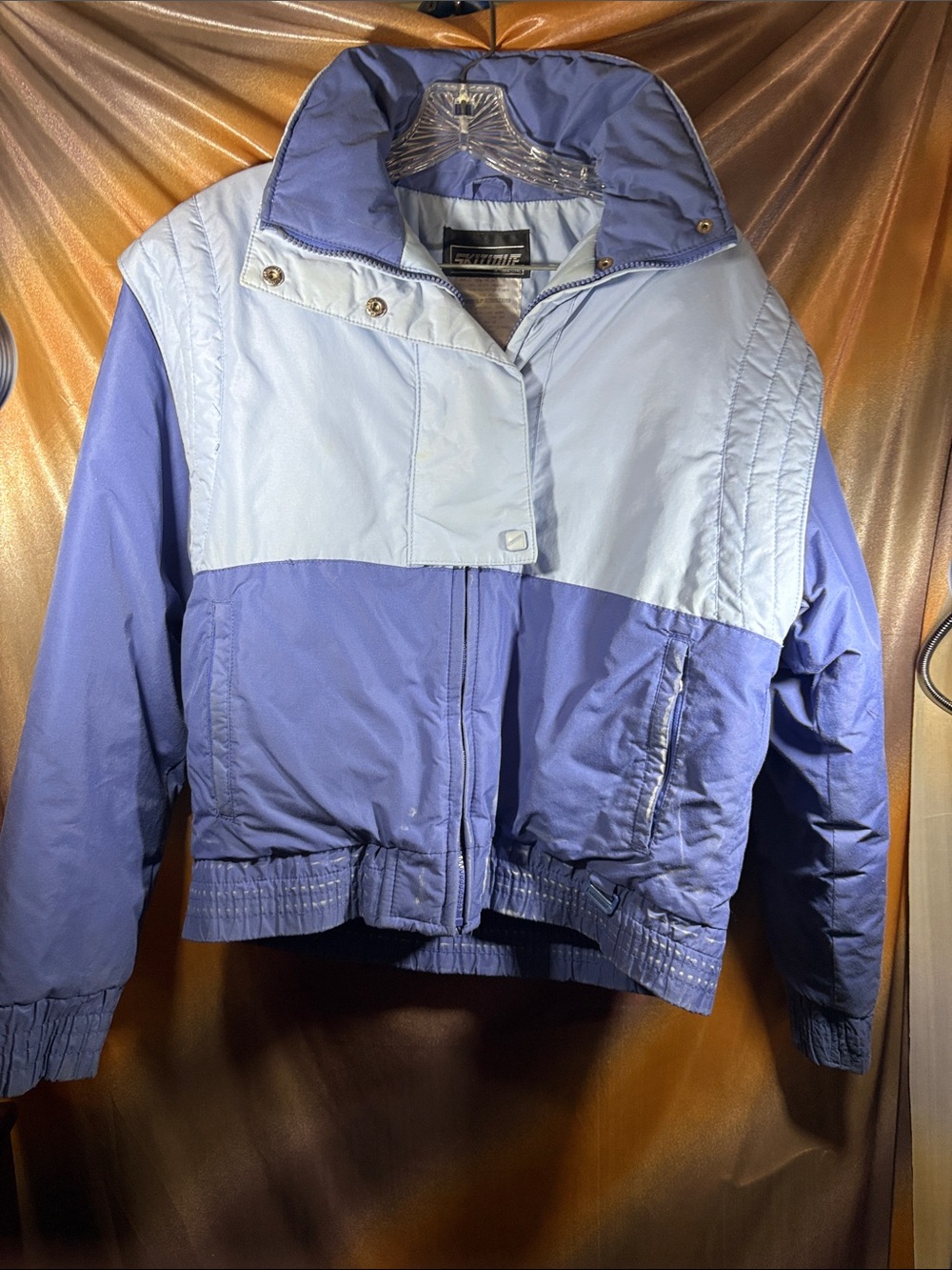 Vintage 80’s “Skitique”Two-Tone Light Blue & Periwinkle Puffer Jacket Y